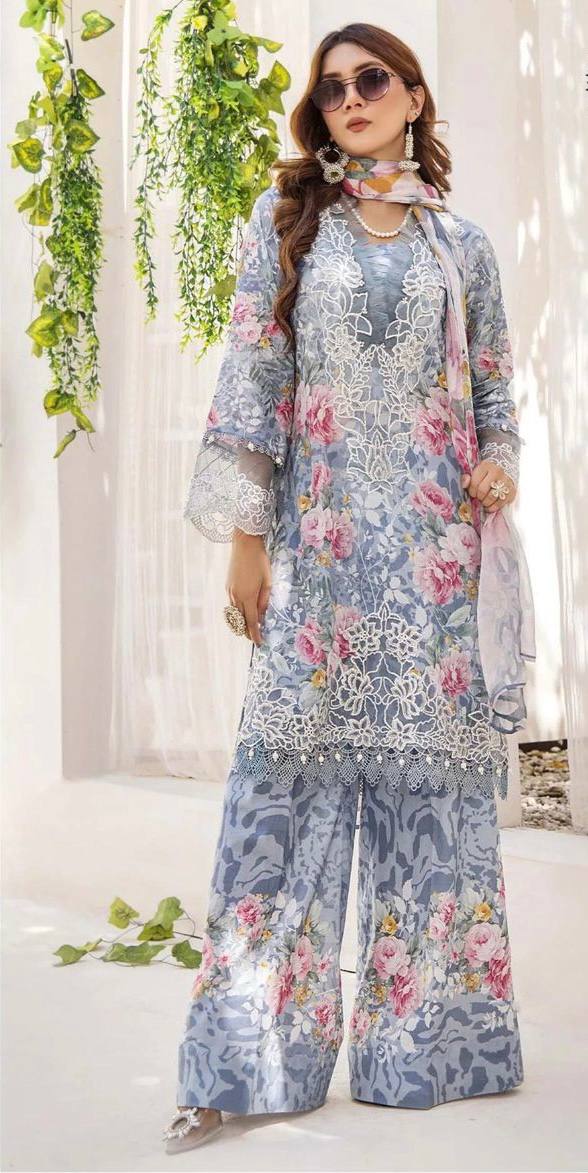 A WOMEN WEARING PAKISTANI DRESS