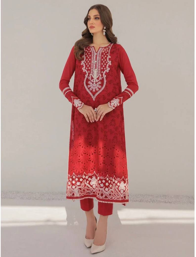 A WOMEN WEARING PAKISTANI LAWN